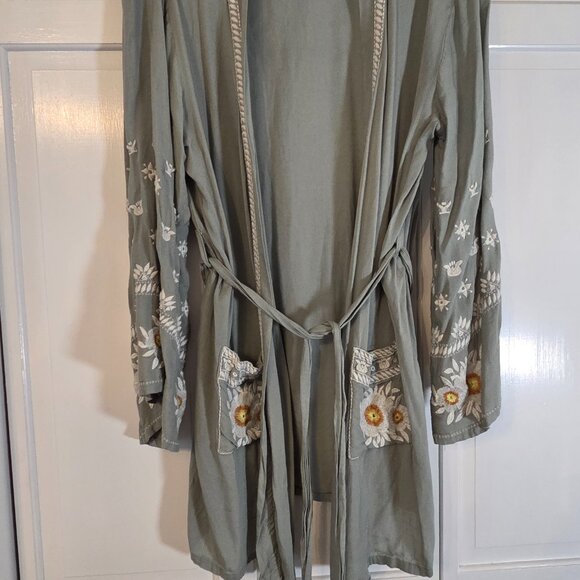 Embroidered Women's Short Robe - Picture 5 of 5